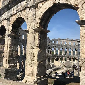 Sea View Flat In Apartment Pula